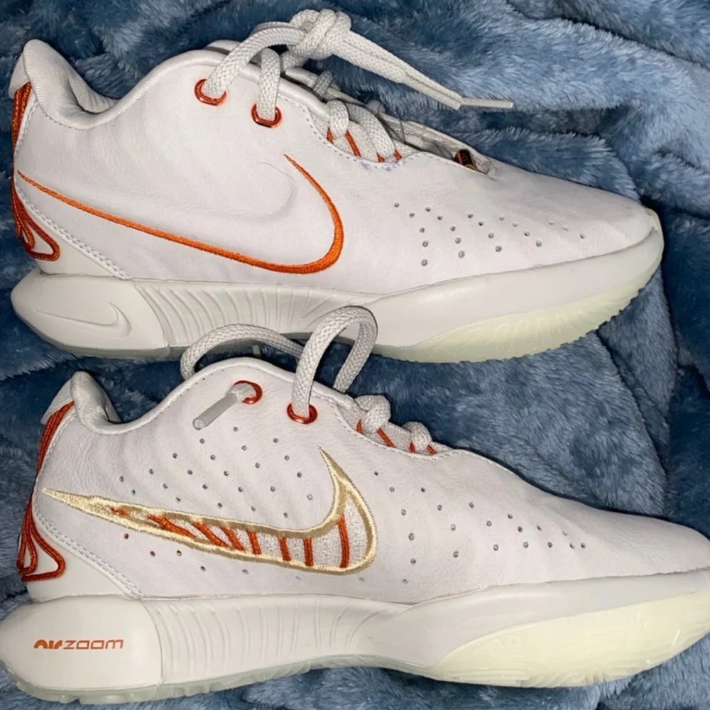 Nike Kids White and Gold Sneakers